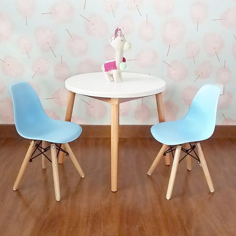 mesa y sillas eames