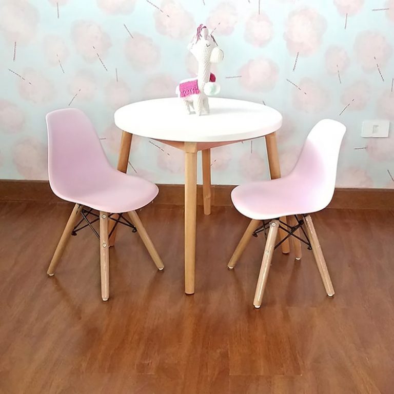 mesa y sillas eames